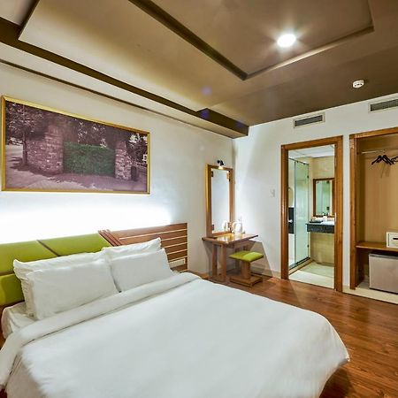 The Noble Swan Hotel Saigon Cidade de Ho Chi Minh Exterior foto
